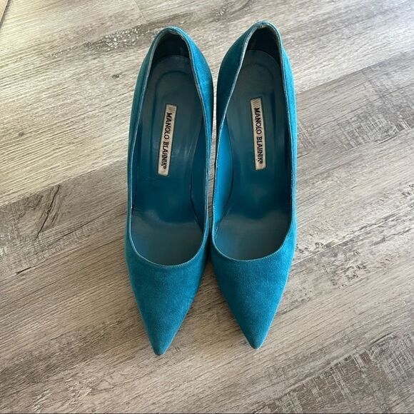 Manolo Blahnik BB Suede Pump - Picture 7 of 8